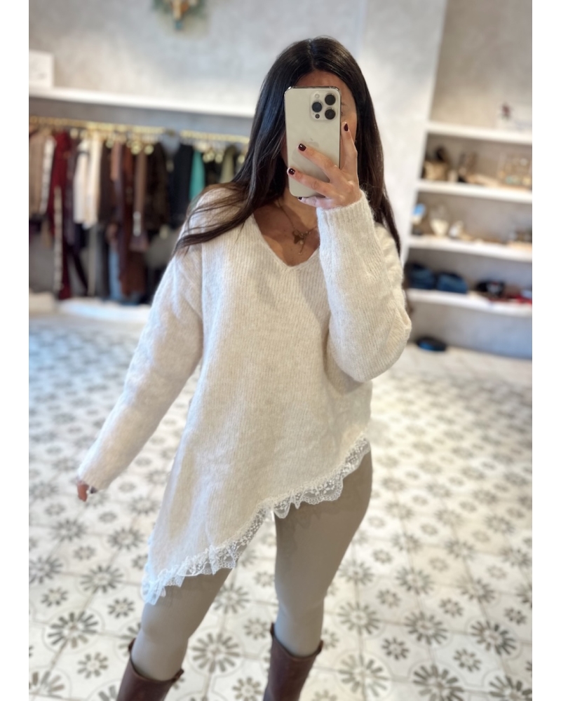 Asymmetric jersey lace