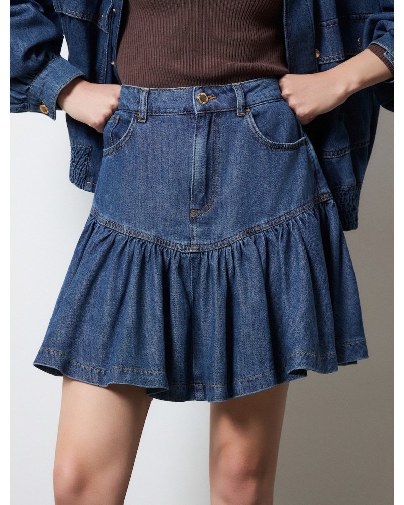 Mini skirt flying valet