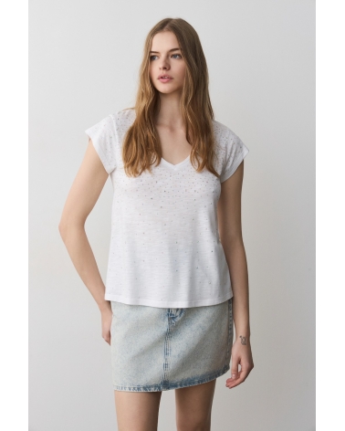 White T-shirt Brick