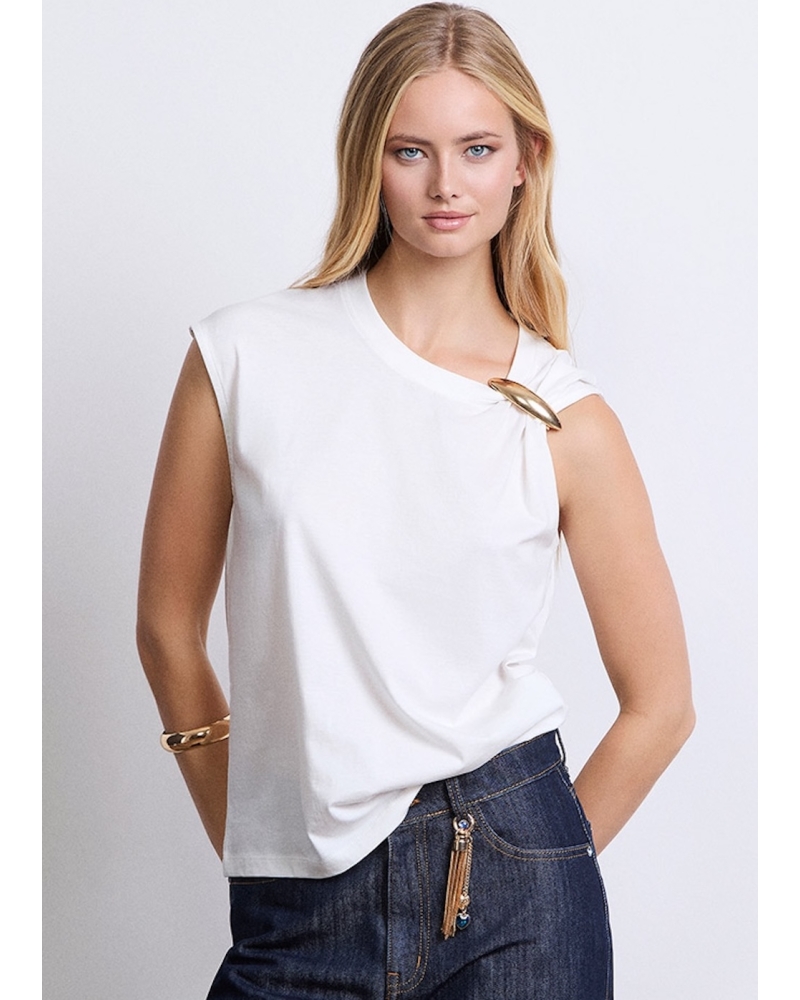 White T-Shirt Apply