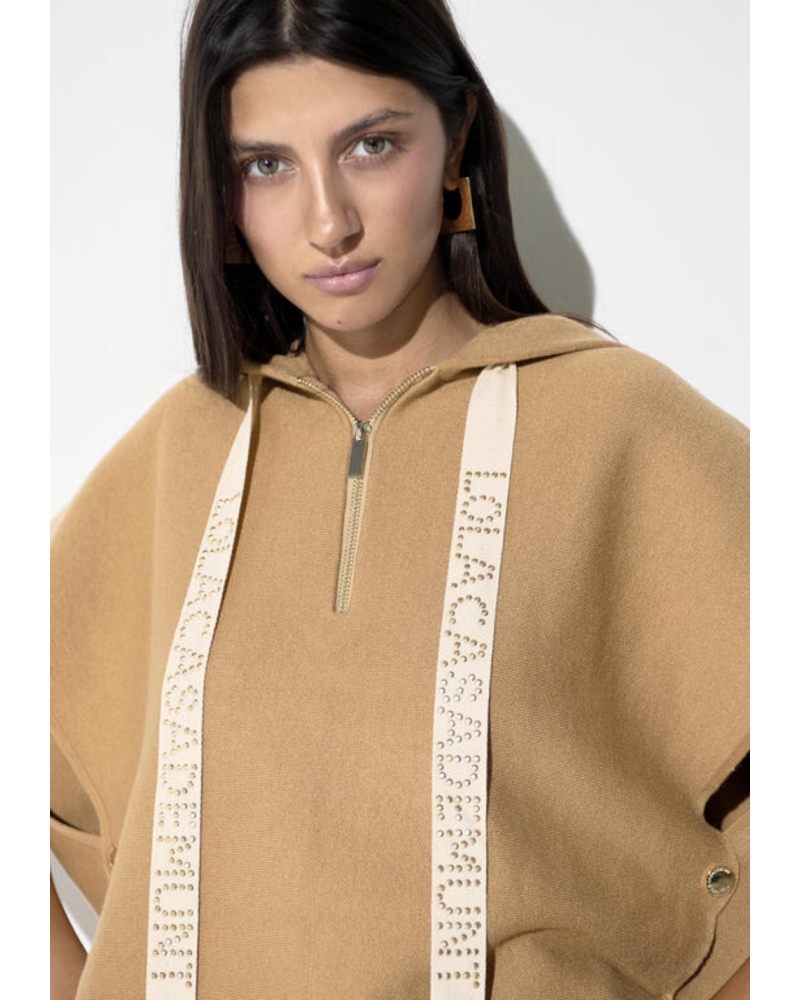 Capa Tricot Camel Lola Casademunt 2