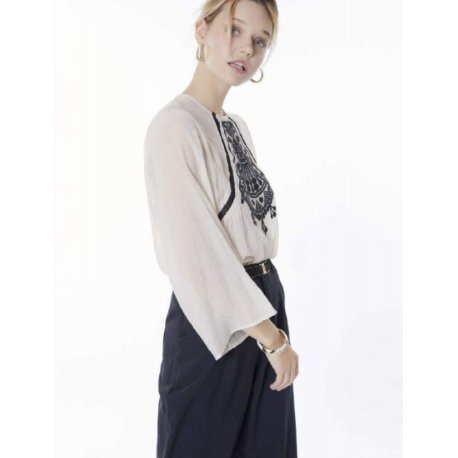 Blusa Detalles Bordada